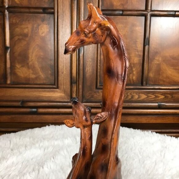 NWOT Mother Giraffe and Calf Premium Resin Wood Painted Statue - Picture 10 of 14